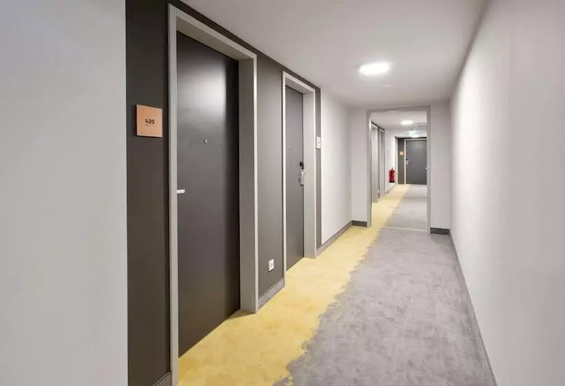 ホテル Campanile Duisburg City