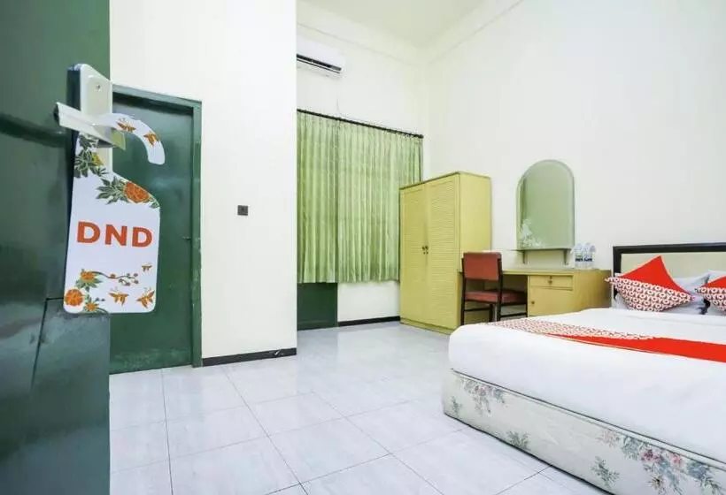 Hotelli Oyo 2004 Penginapan Bidara Syariah