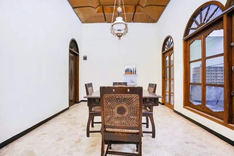 Hotelli Oyo 2004 Penginapan Bidara Syariah