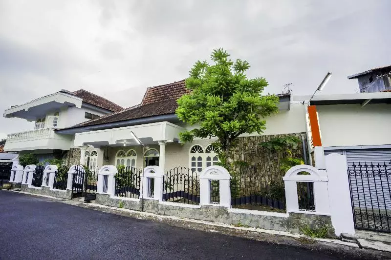 Hotelli Oyo 2004 Penginapan Bidara Syariah