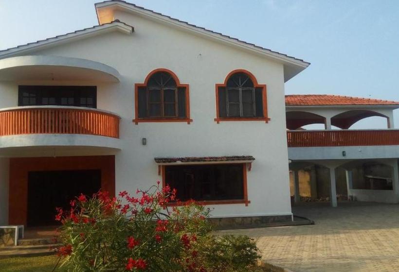 هاستل Shanzu Executive Beach Suites