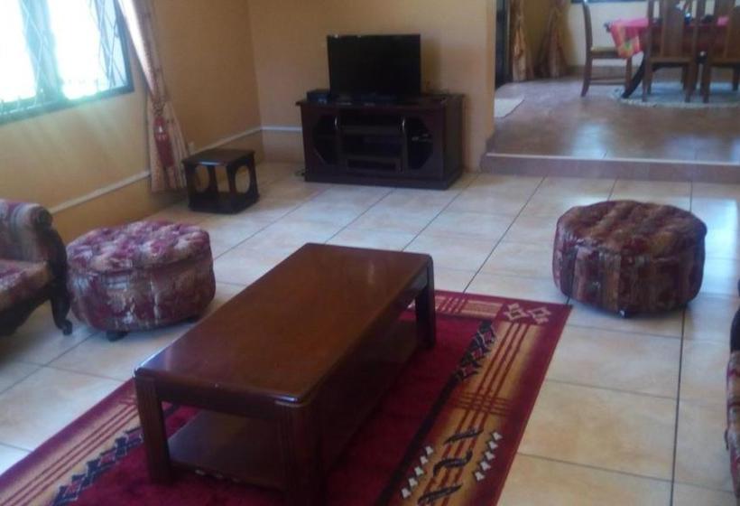 هاستل Shanzu Executive Beach Suites