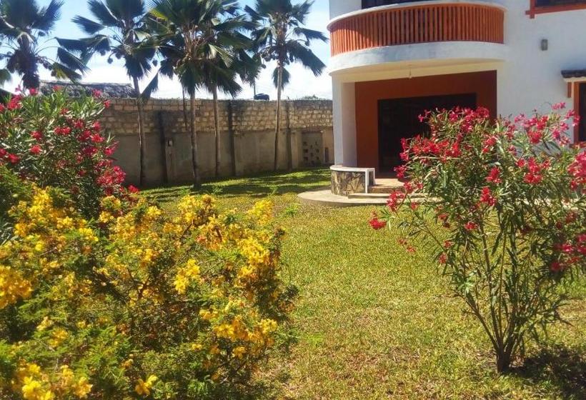 هاستل Shanzu Executive Beach Suites