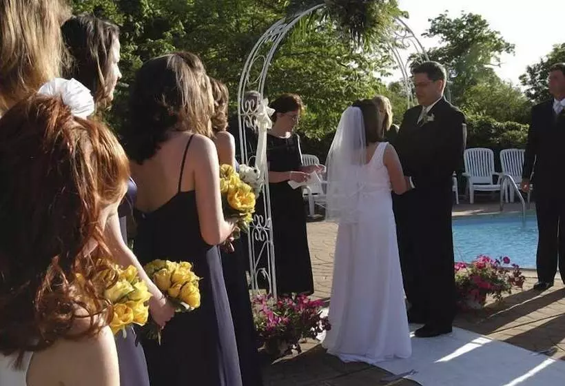 Guesthouse At Norwalk Inn