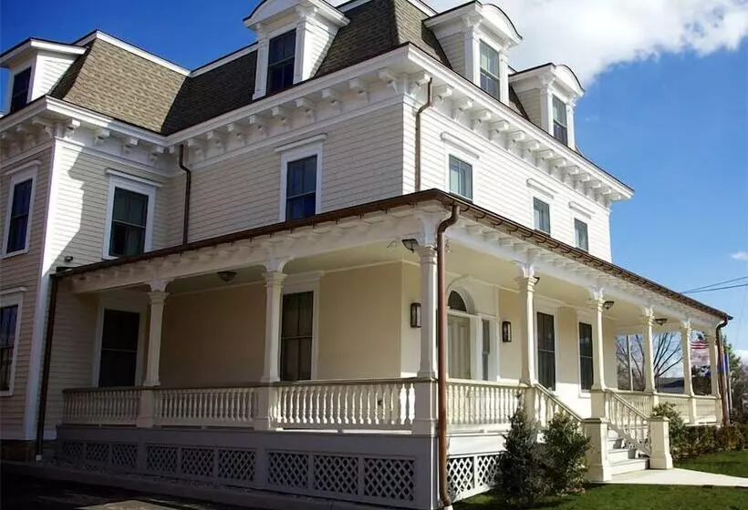 Guesthouse At Norwalk Inn