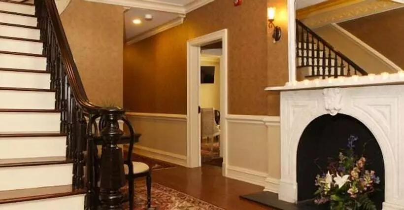 Guesthouse At Norwalk Inn