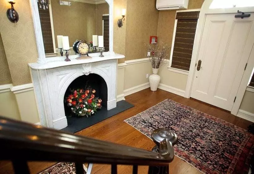 Guesthouse At Norwalk Inn