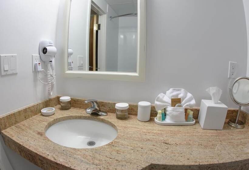 Guesthouse At Norwalk Inn