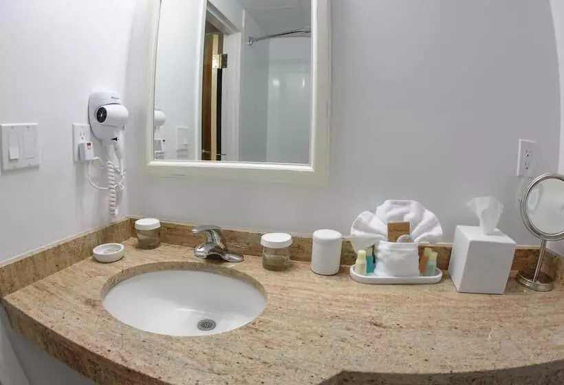 Guesthouse At Norwalk Inn