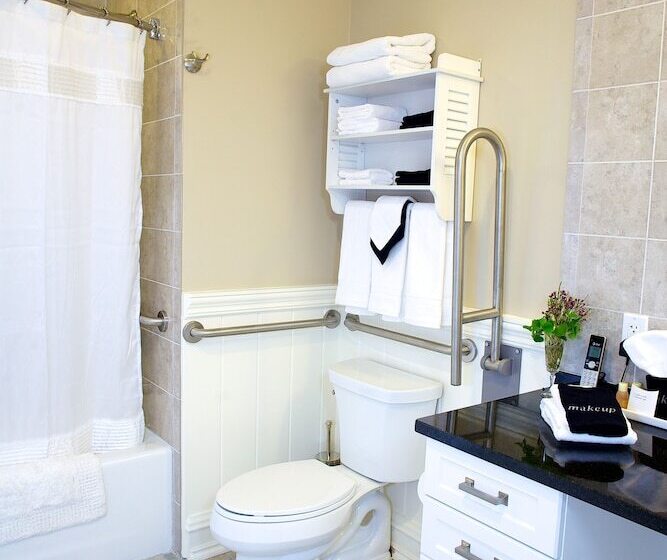 Guesthouse At Norwalk Inn