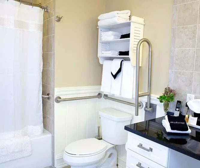 Guesthouse At Norwalk Inn