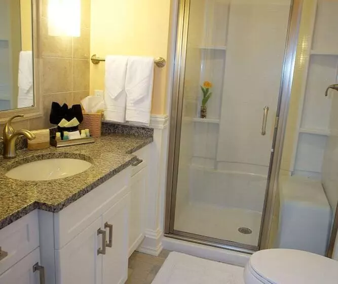 Guesthouse At Norwalk Inn