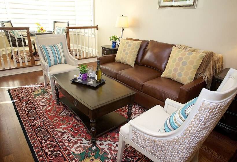 Guesthouse At Norwalk Inn