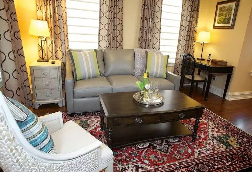 Guesthouse At Norwalk Inn