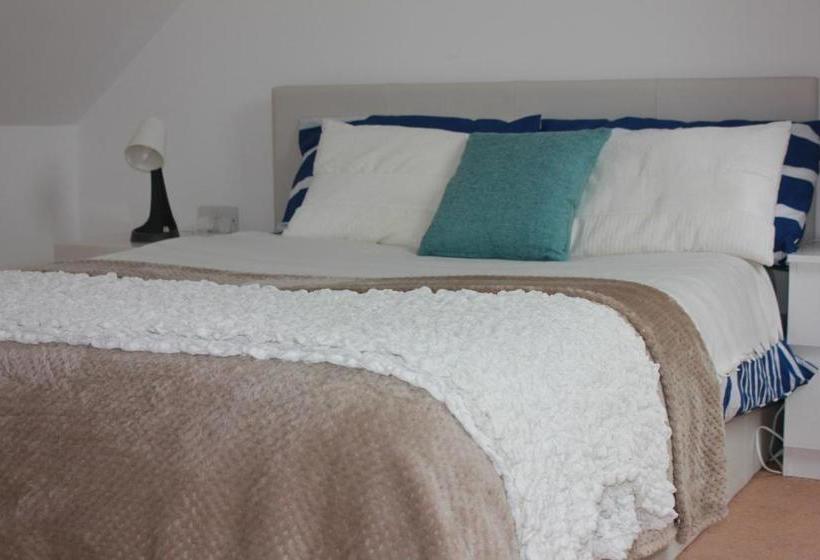 بنسيون Beautiful Ensuite Beachfront Room Worthing Homestay