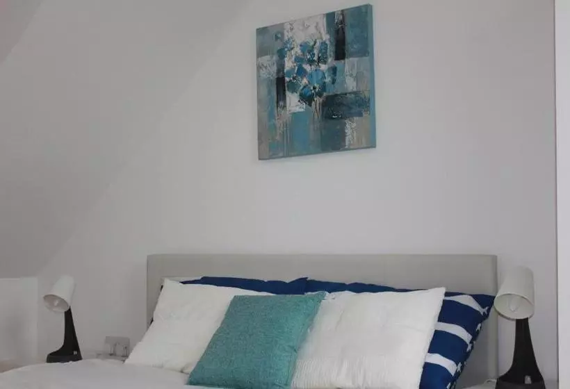 Majatalo Beautiful Ensuite Beachfront Room Worthing Homestay