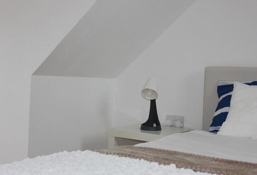 بنسيون Beautiful Ensuite Beachfront Room Worthing Homestay