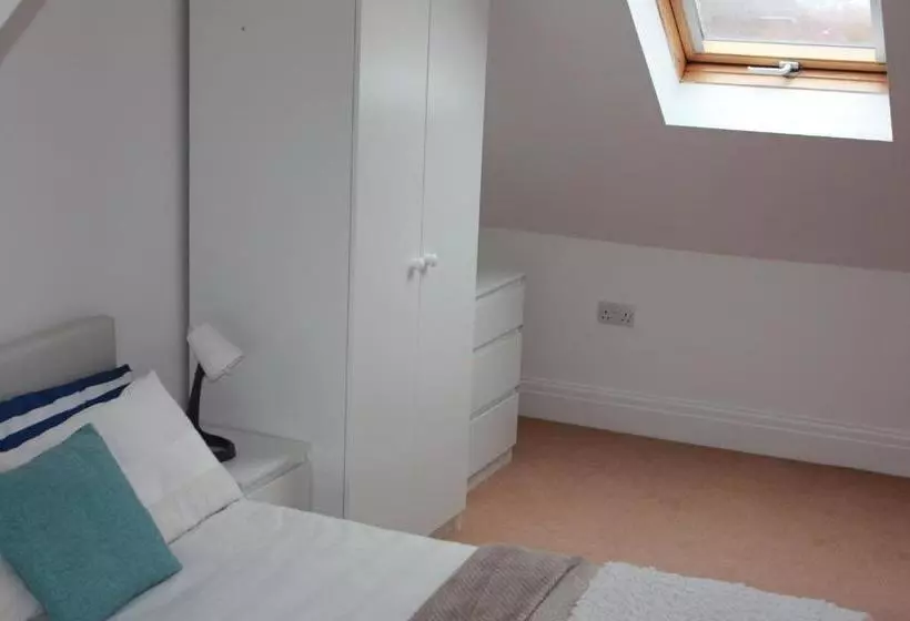 Majatalo Beautiful Ensuite Beachfront Room Worthing Homestay