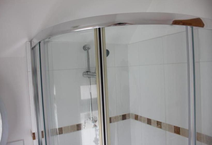 بنسيون Beautiful Ensuite Beachfront Room Worthing Homestay