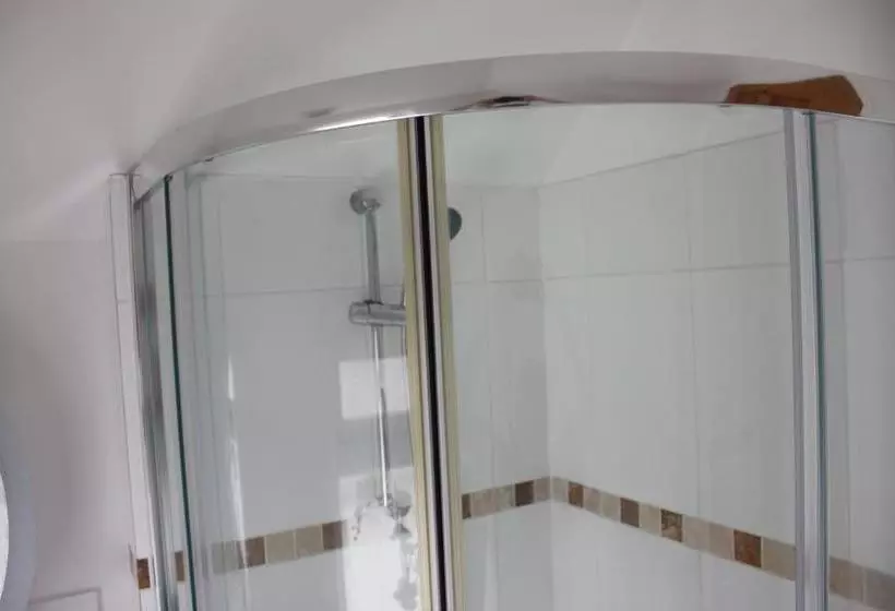 Majatalo Beautiful Ensuite Beachfront Room Worthing Homestay