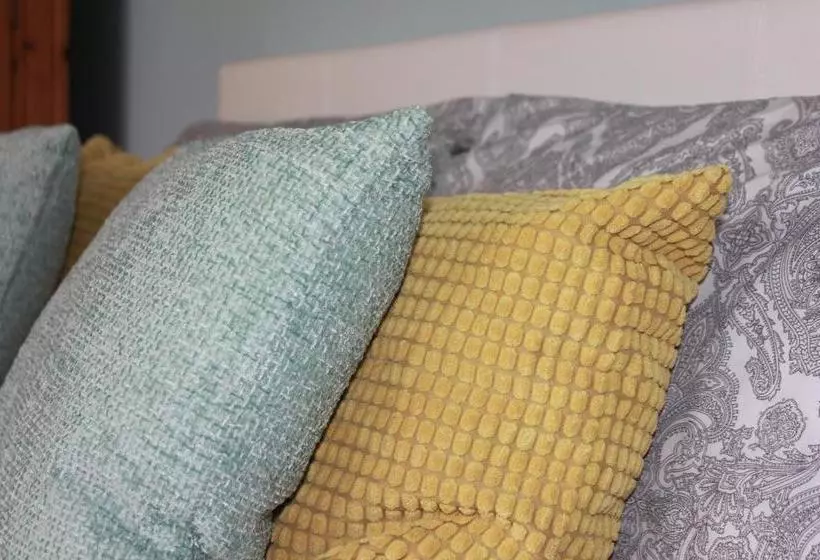 Majatalo Beautiful Ensuite Beachfront Room Worthing Homestay