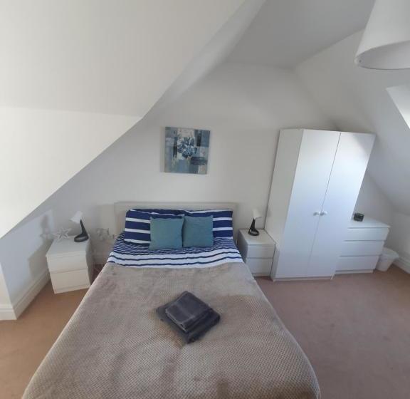 بنسيون Beautiful Ensuite Beachfront Room Worthing Homestay