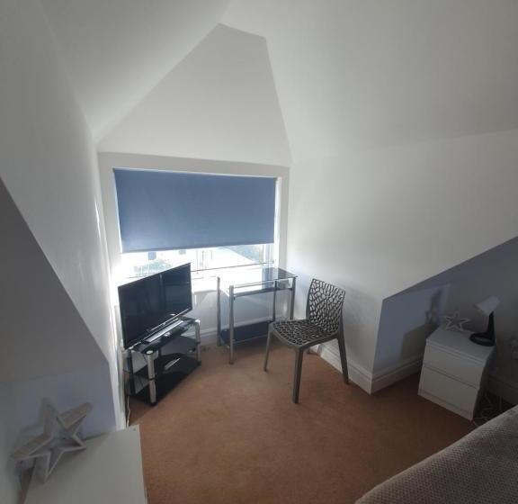 بنسيون Beautiful Ensuite Beachfront Room Worthing Homestay