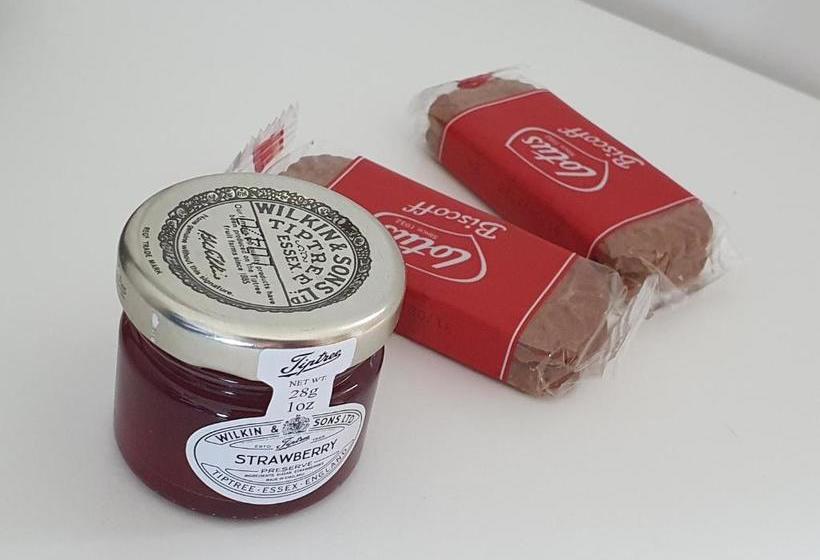 بنسيون Beautiful Ensuite Beachfront Room Worthing Homestay