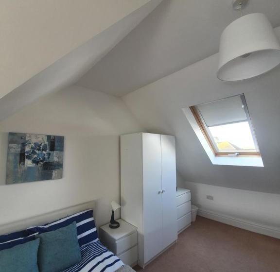 بنسيون Beautiful Ensuite Beachfront Room Worthing Homestay