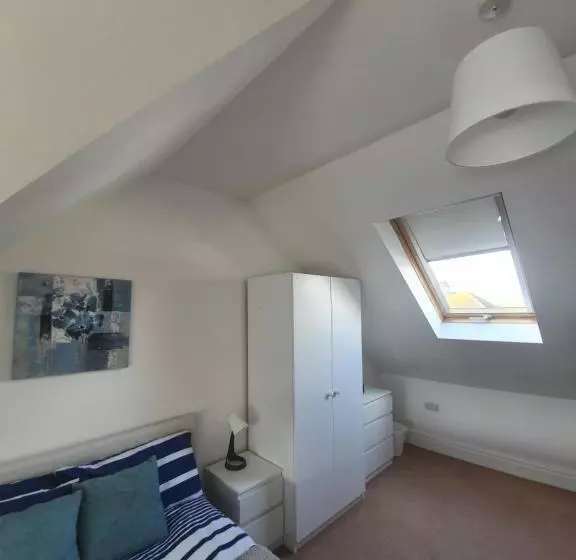 Majatalo Beautiful Ensuite Beachfront Room Worthing Homestay