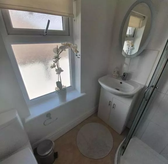 Majatalo Beautiful Ensuite Beachfront Room Worthing Homestay