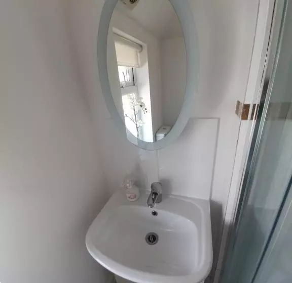 Majatalo Beautiful Ensuite Beachfront Room Worthing Homestay