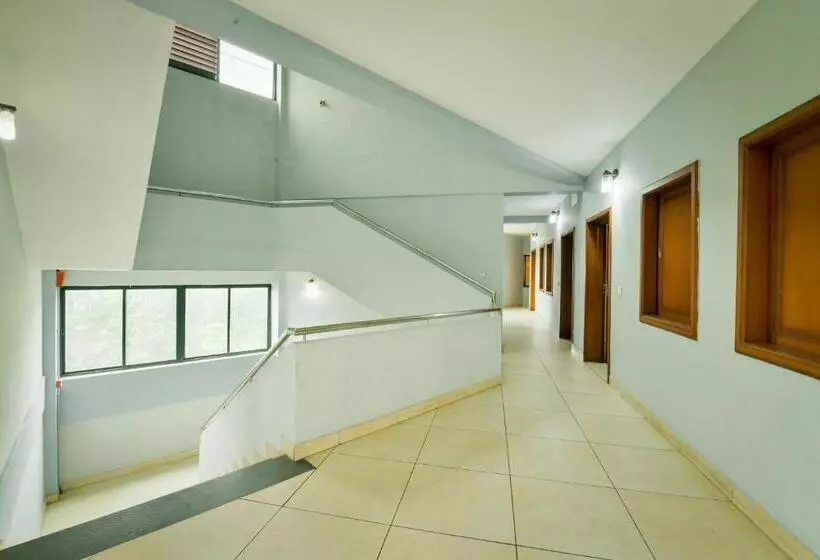Hotelli Oyo 15226 Crystal Residency