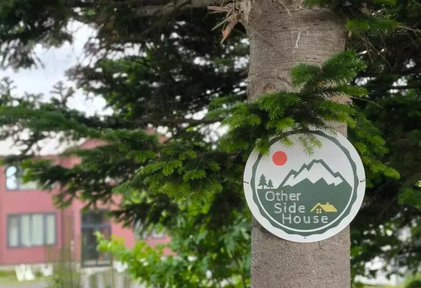 Retkeilymaja Other Side House