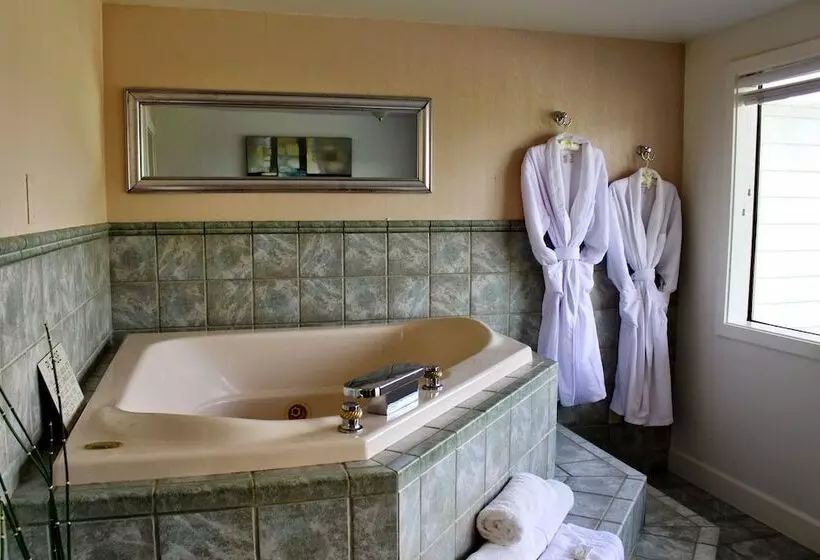 ホテル Anacortes Ship Harbor Inn