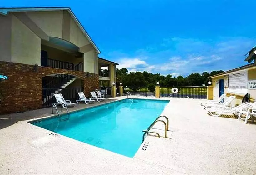 Отель Howard Johnson By Wyndham Savannah Ga