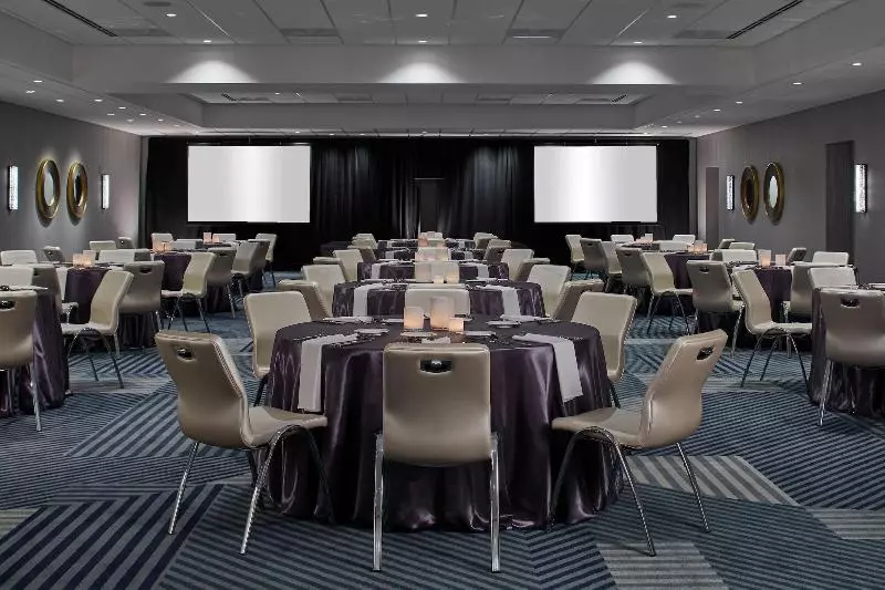 בית מלון כפרי Le Méridien St. Louis Clayton