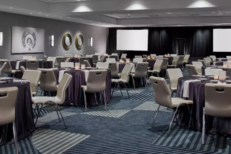 בית מלון כפרי Le Méridien St. Louis Clayton