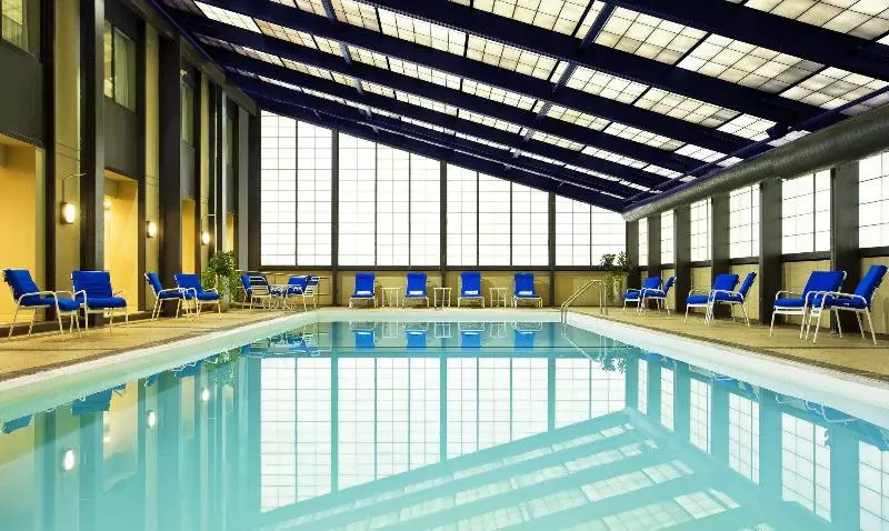 בית מלון כפרי Le Méridien St. Louis Clayton