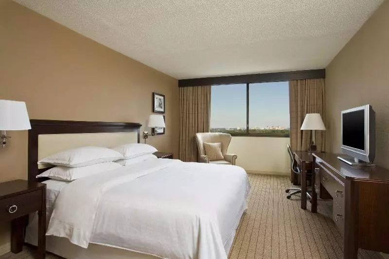 בית מלון כפרי Le Méridien St. Louis Clayton