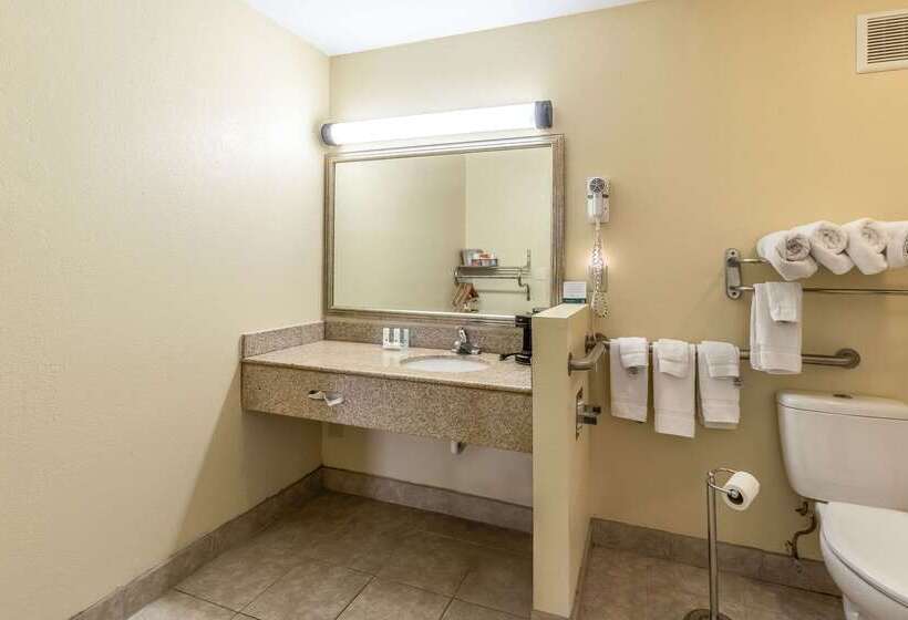 בית מלון כפרי Quality Inn