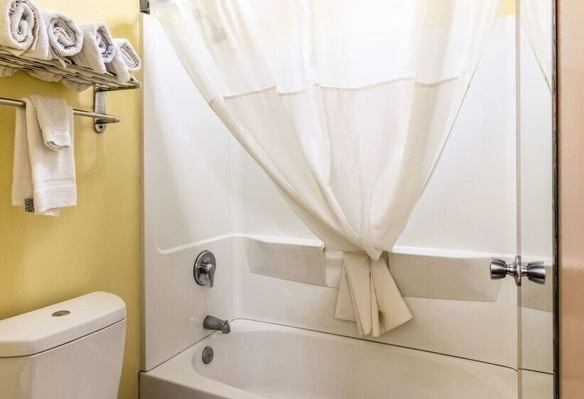 בית מלון כפרי Quality Inn