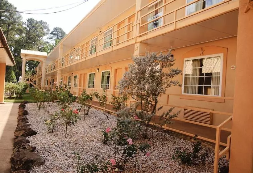 בית מלון כפרי San Augustine Inn