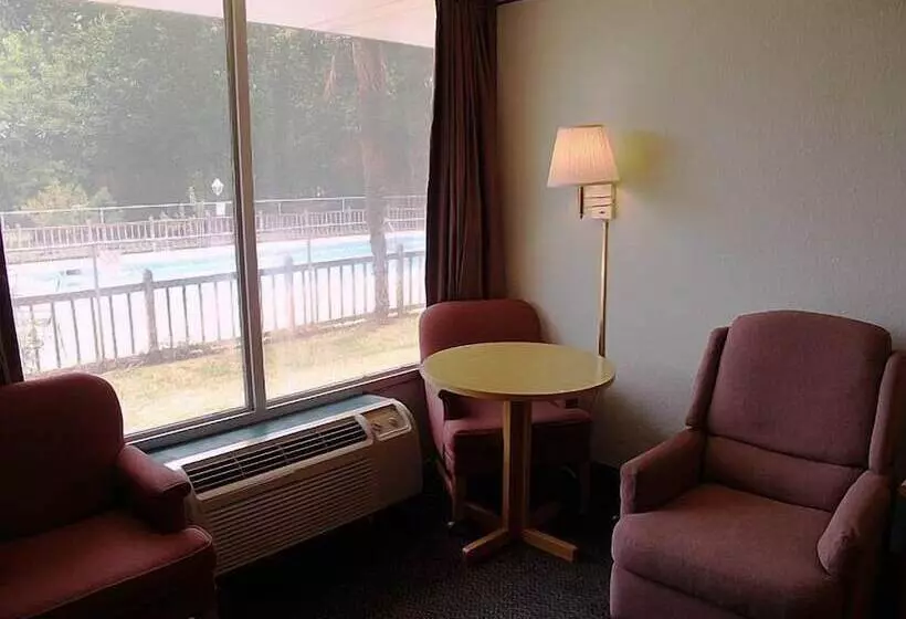 בית מלון כפרי San Augustine Inn