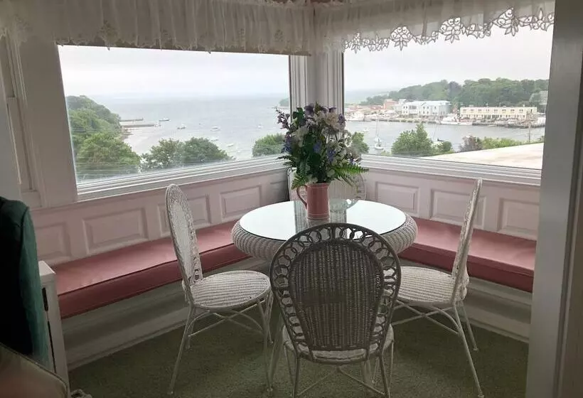 Отель Sands Of Time Motor Inn & Harbor House