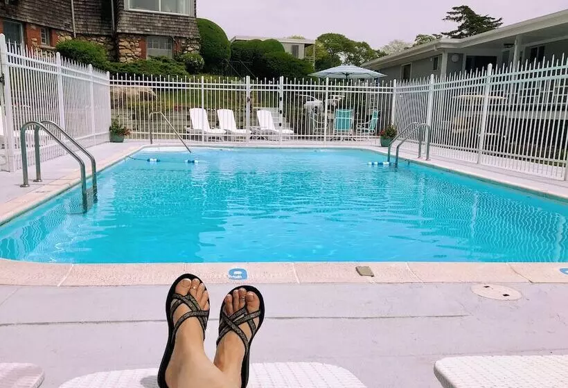 Отель Sands Of Time Motor Inn & Harbor House