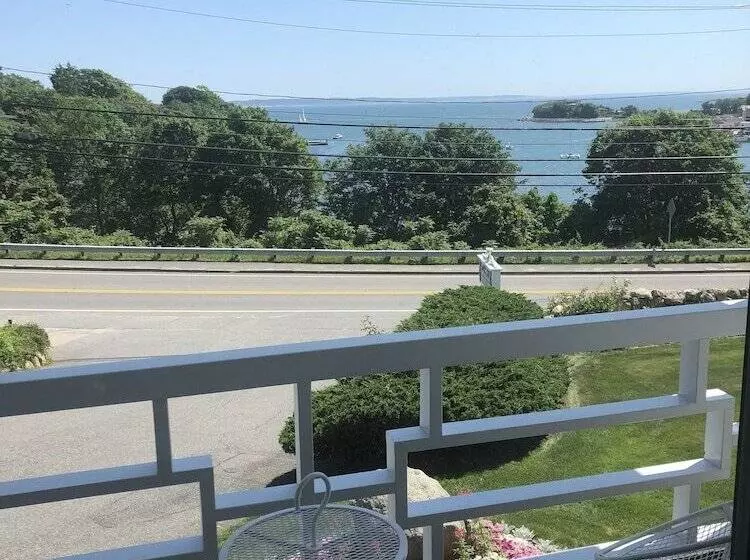 Отель Sands Of Time Motor Inn & Harbor House