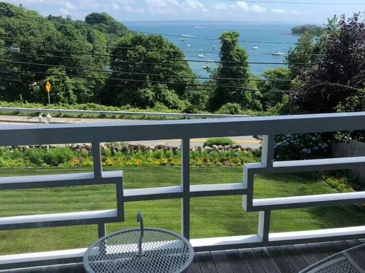 Отель Sands Of Time Motor Inn & Harbor House