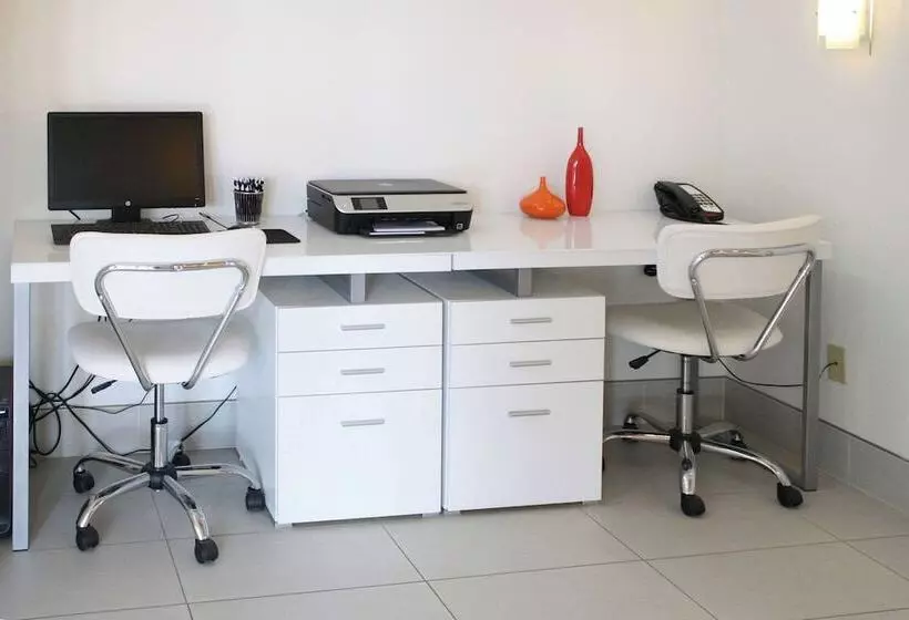 فندق Schoenbrunn Inn