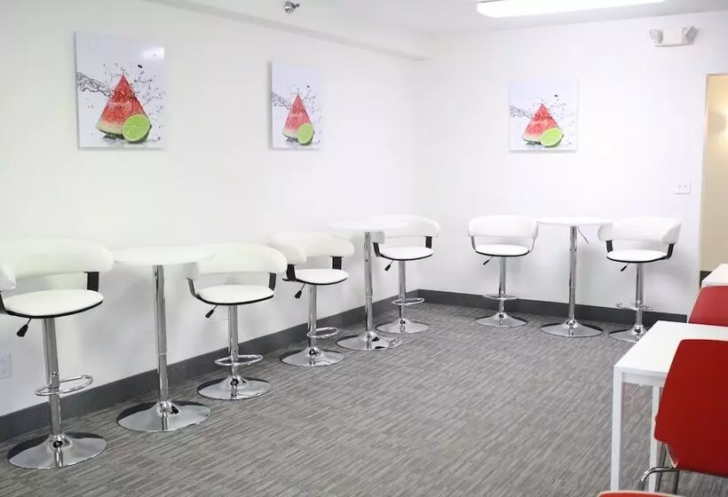 فندق Schoenbrunn Inn